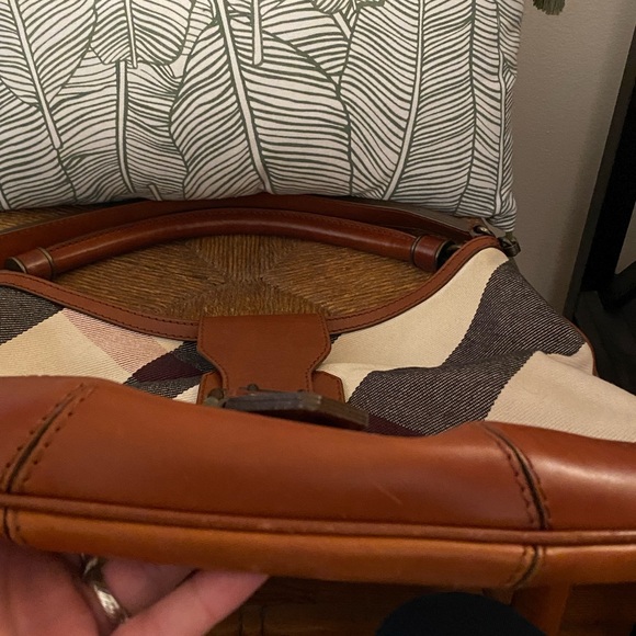 BURBERRY Large Signature Buckle Bag - Picture 8 of 16